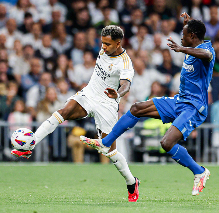 关于马德里胜卢多戈，领跑积分榜的信息