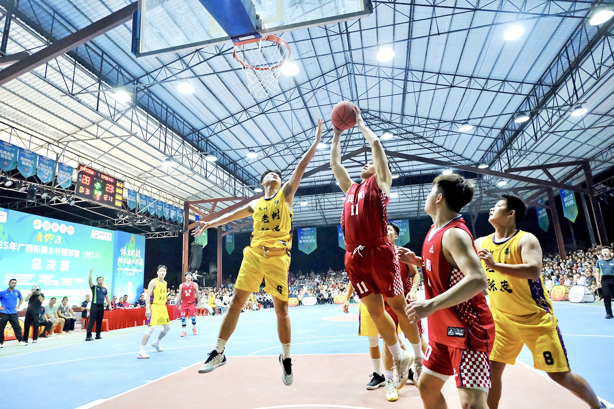 国际顶级篮球赛事中出现的精彩瞬间 国际顶级篮球赛事中出现的精彩瞬间