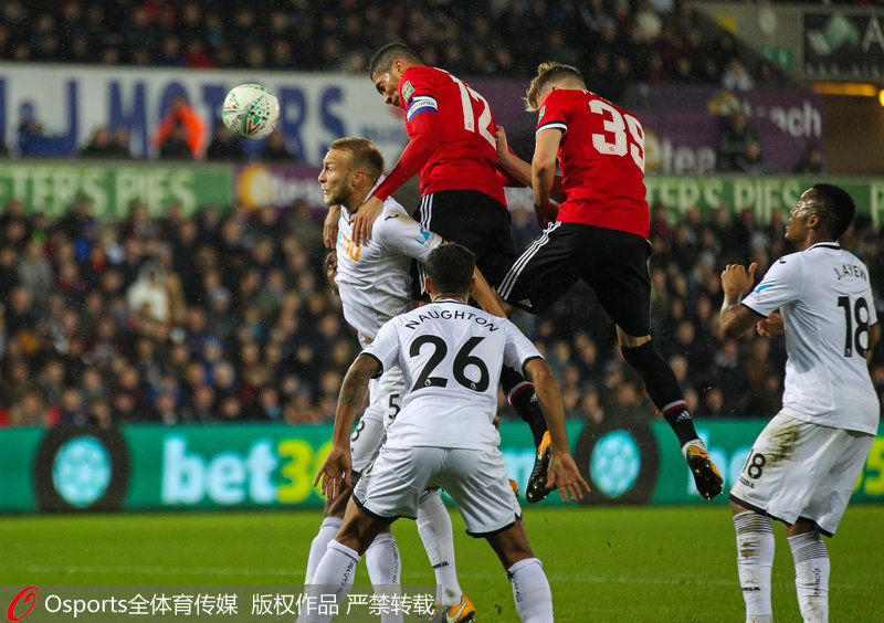 斯旺西中场梅开二度，帮助球队胜出