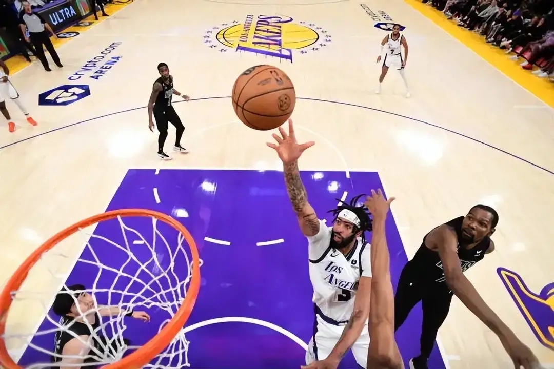 关于TSM横扫RNG，迪马利亚攻防两端统治比赛激烈交锋季后赛，技惊四座的信息