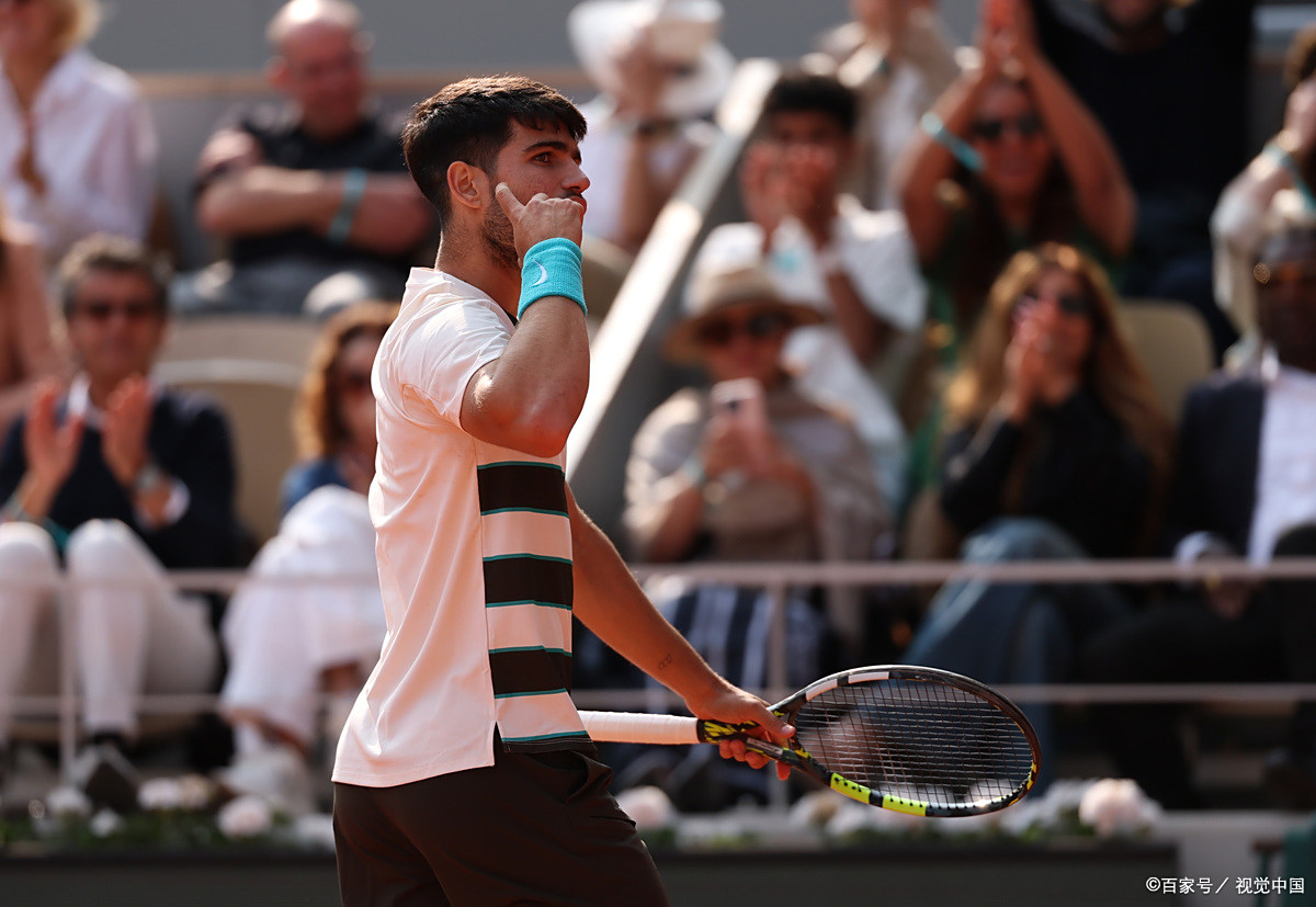 关于温网鏖战戴维斯杯，阿尔卡拉斯惊艳四座的信息