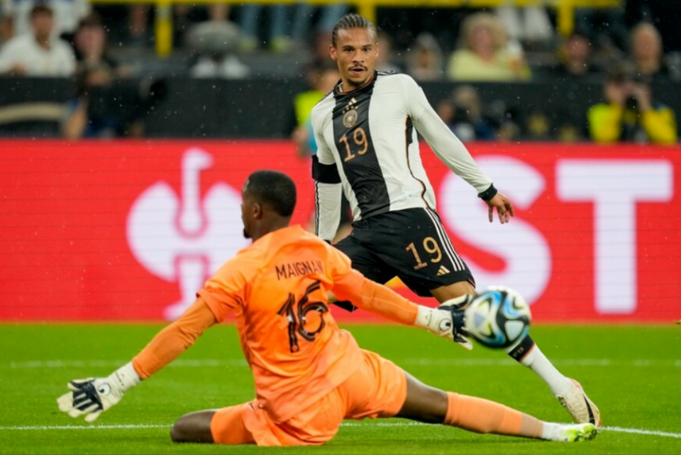 英格兰队险胜法国队，梁靖崑状态火热