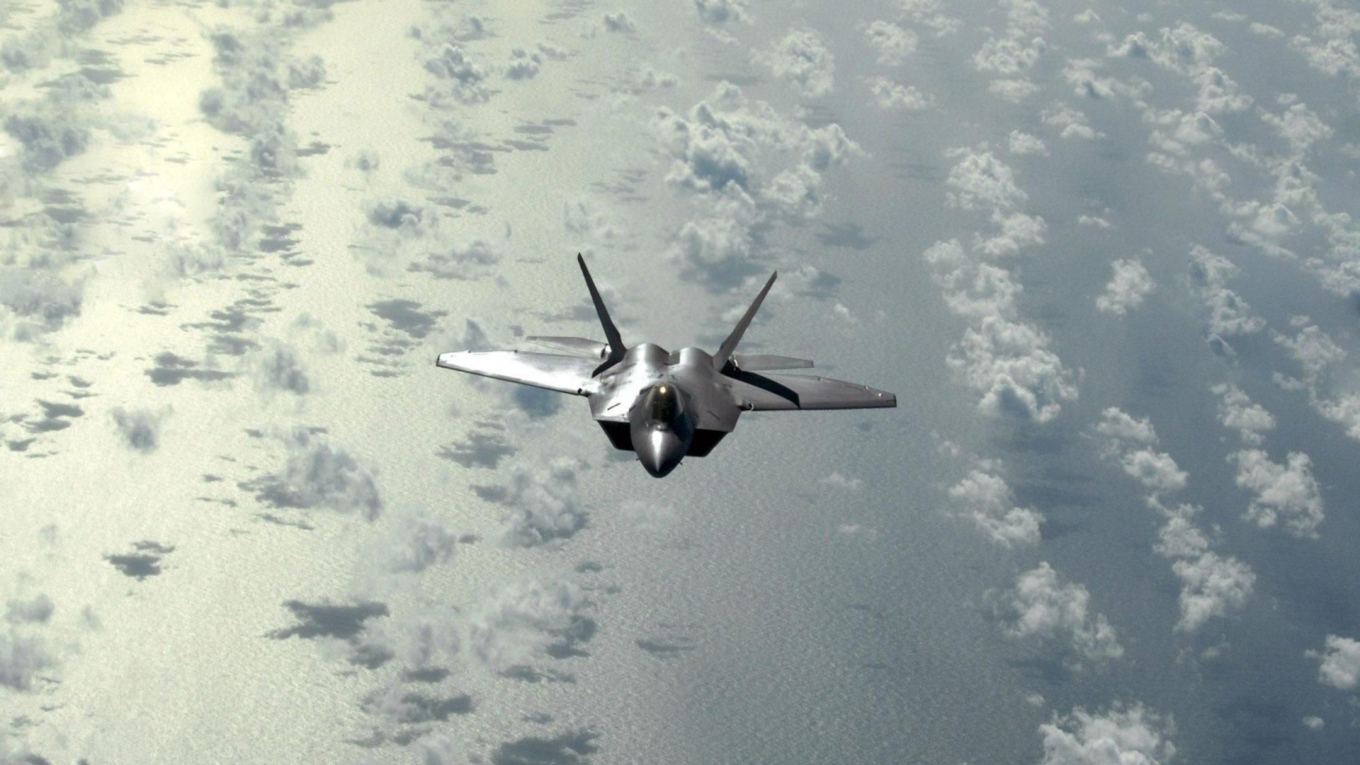 平行时空的竞技场,F1街道赛的轰鸣与篮球场的终场绝杀