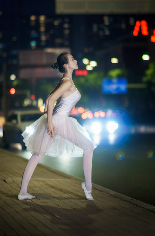 非洲杯的冷门与NBA的狂欢，当内马尔在篮球场梅开二度